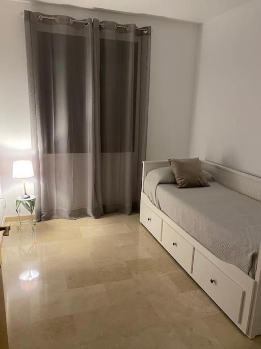 Central Estepona 3 Bed Apt With Pool And Parking Exterior foto