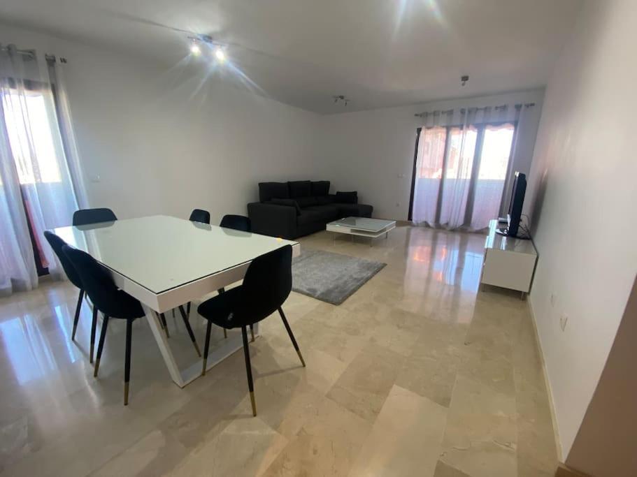 Central Estepona 3 Bed Apt With Pool And Parking Exterior foto