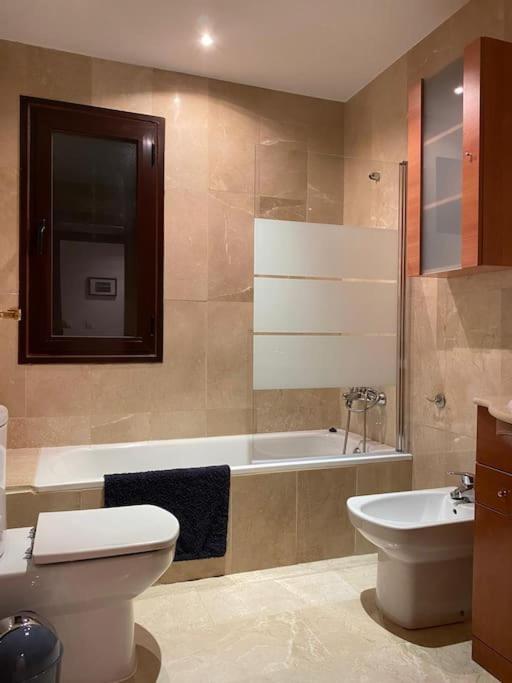 Central Estepona 3 Bed Apt With Pool And Parking Exterior foto