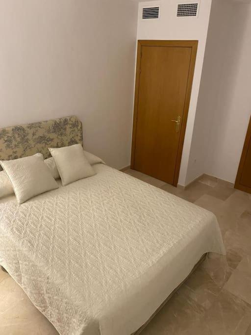 Central Estepona 3 Bed Apt With Pool And Parking Exterior foto